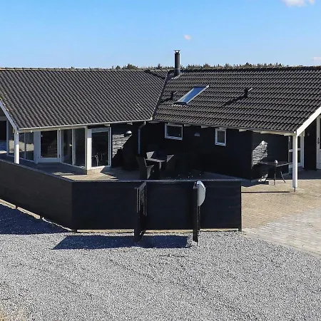 12 Person In Løkken